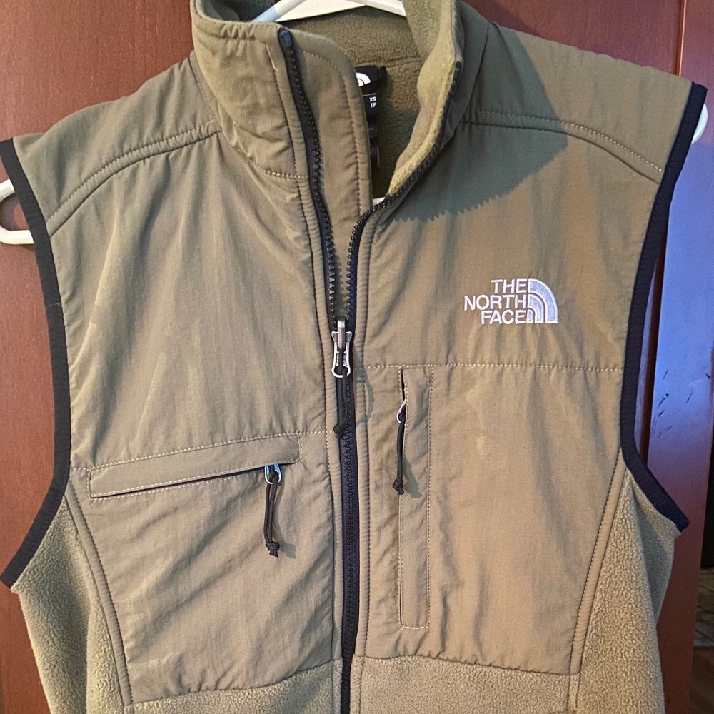 The North Face Fleece Vest w/ zipper pockets